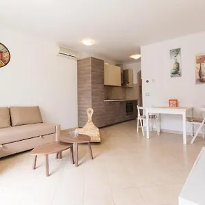 I & M Apartment Banjole